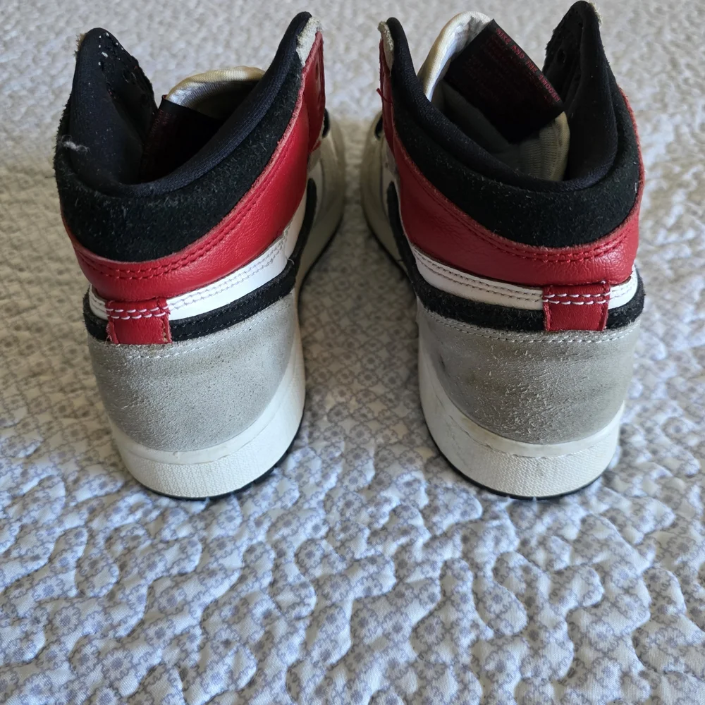 Nike Air Jordan 1 Retro High OG size 7Y